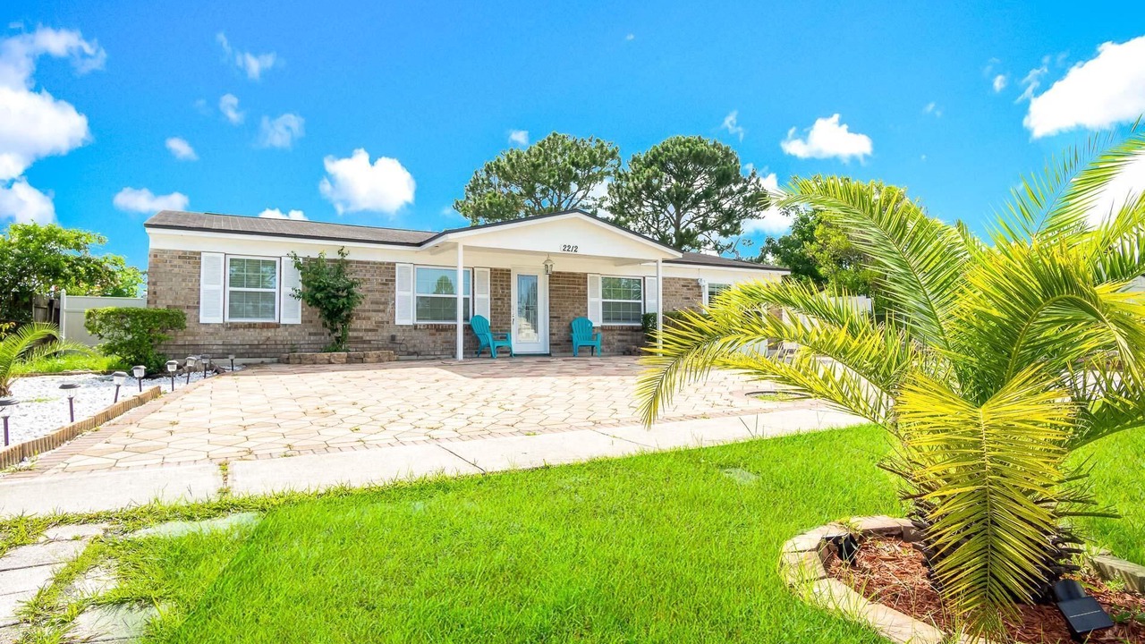 Photo of Outdoor in Sandalwood