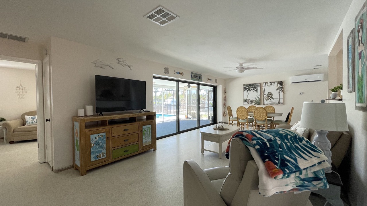 Photo of Livingroom in Lochmoor Waterway Estates