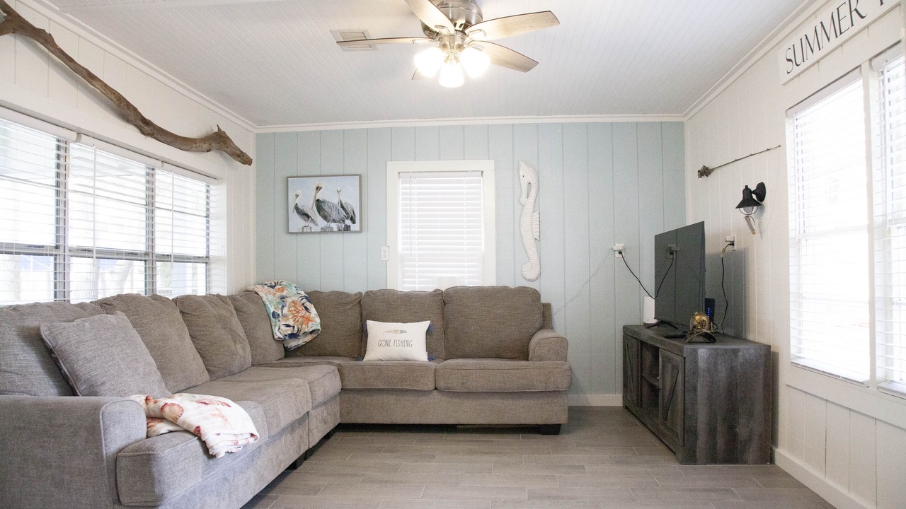 Photo of Livingroom in Suwannee