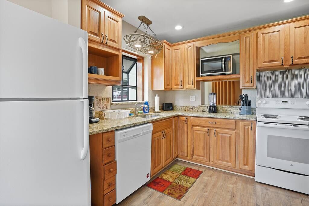 Photo of Kitchen in Lakeshore South