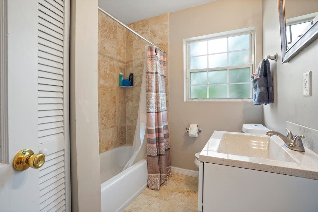 Photo of Bathroom in Lakeshore South