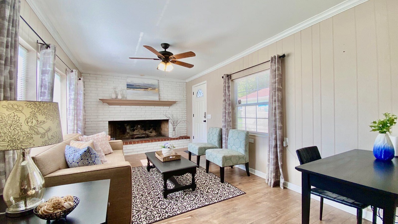 Photo of Livingroom in Lakeshore South