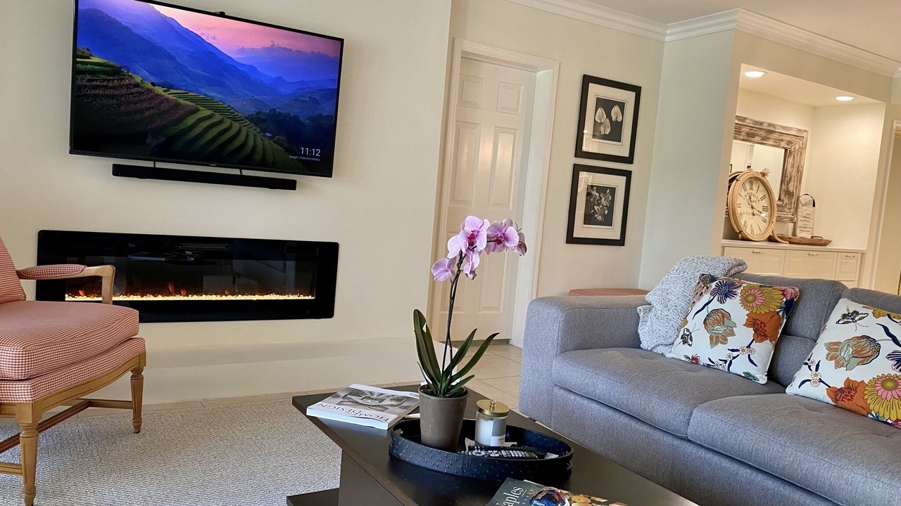 Photo of Livingroom in Pelican Bay