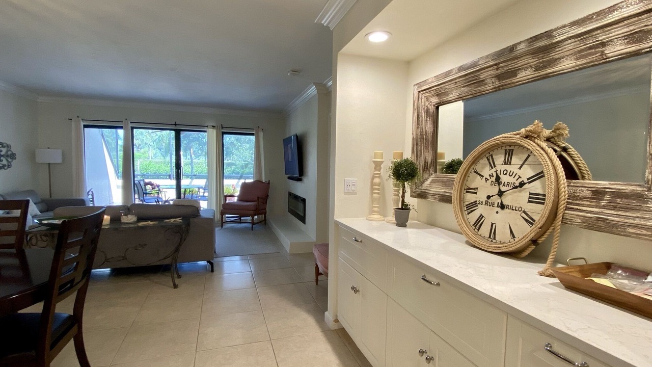 Photo of Livingroom in Pelican Bay