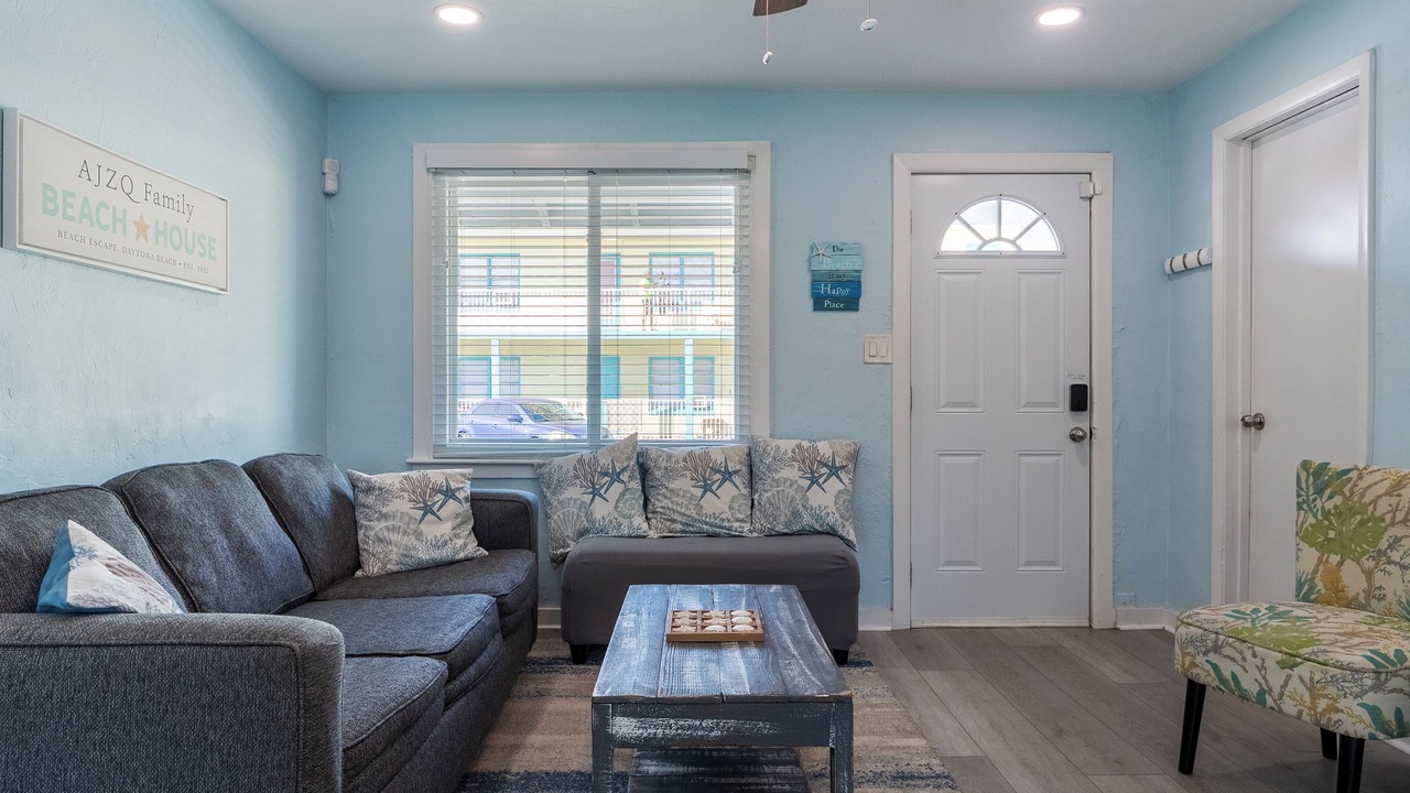 Photo of Livingroom in South Peninsula Historic District