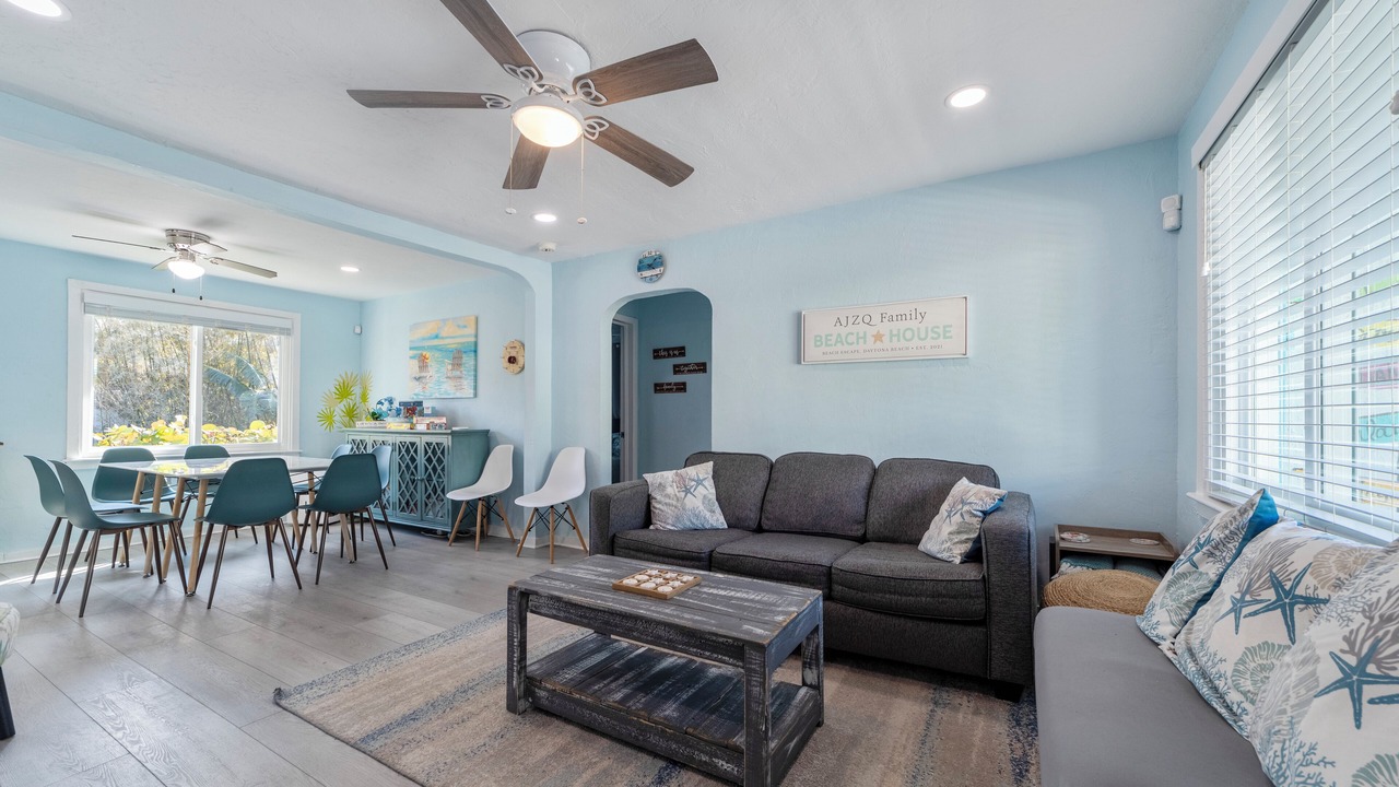 Photo of Livingroom in South Peninsula Historic District
