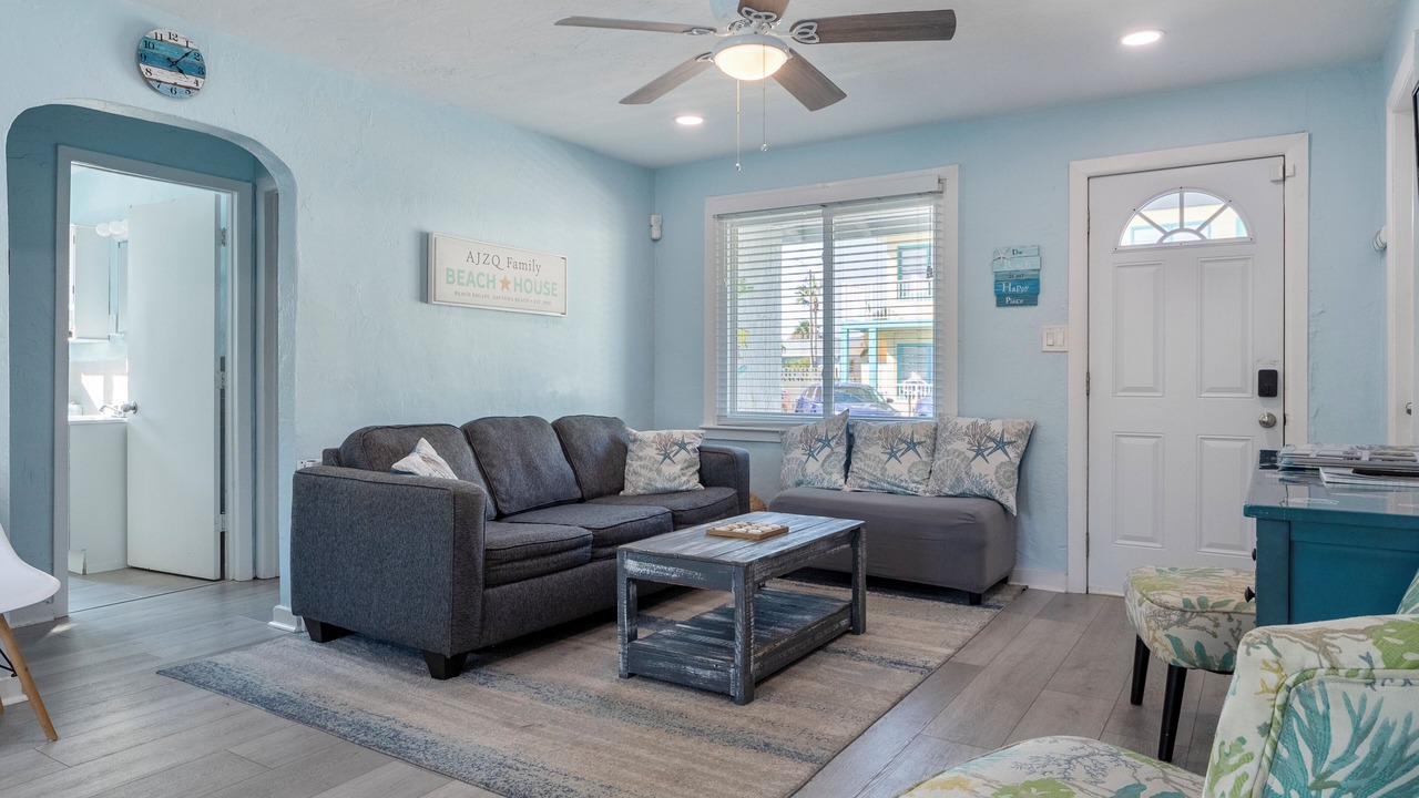 Photo of Livingroom in South Peninsula Historic District