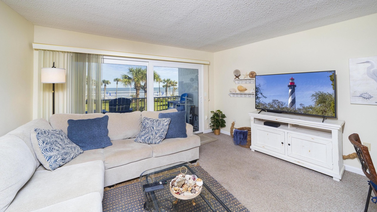 Photo of Livingroom in Crescent Beach