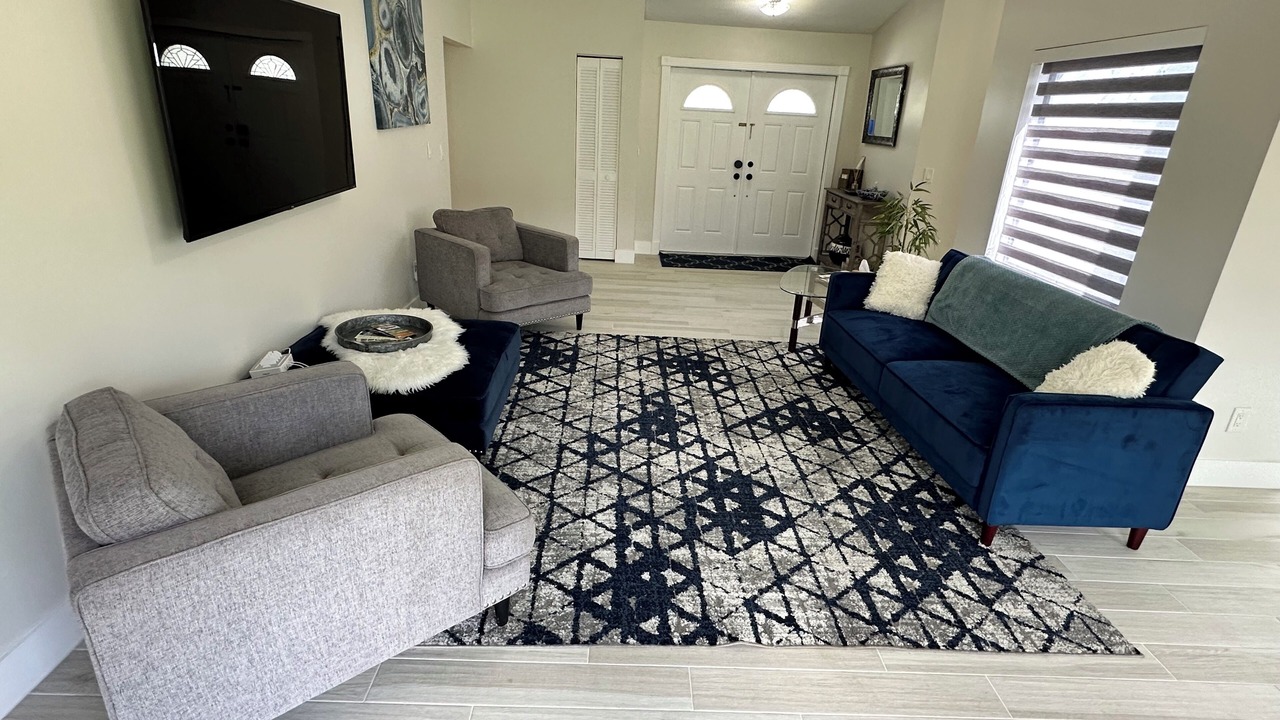Photo of Livingroom in Lauderhill