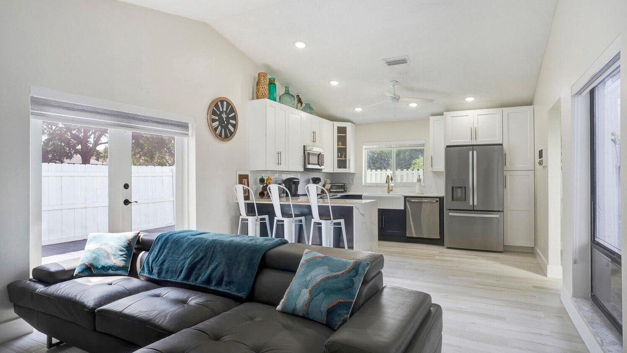 Photo of Livingroom in Lauderhill