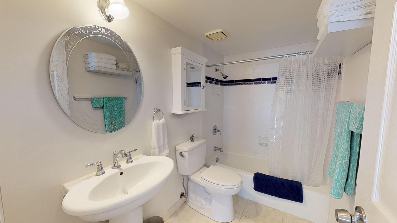 Photo of Bathroom in Mid Island