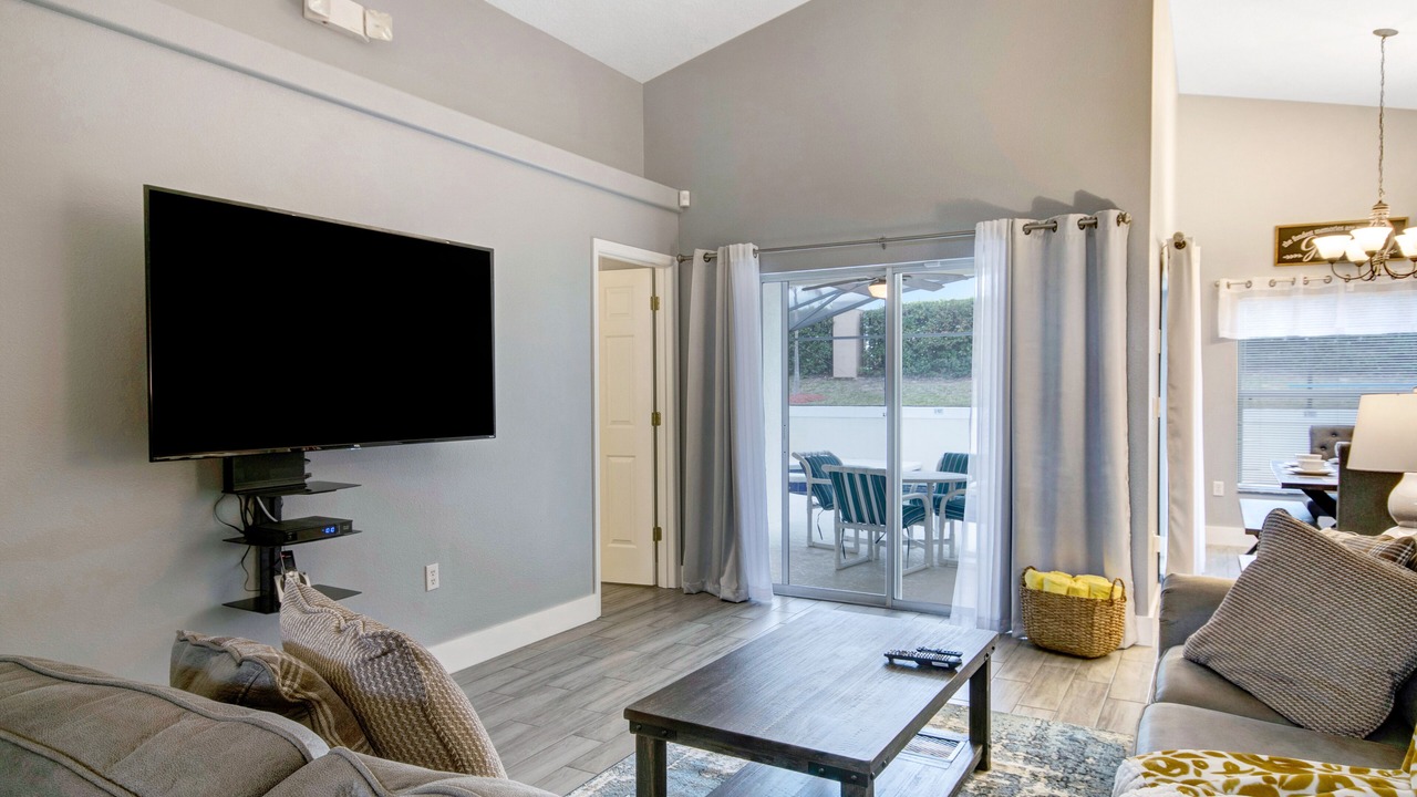 Photo of Livingroom in Lake Wilson Preserve
