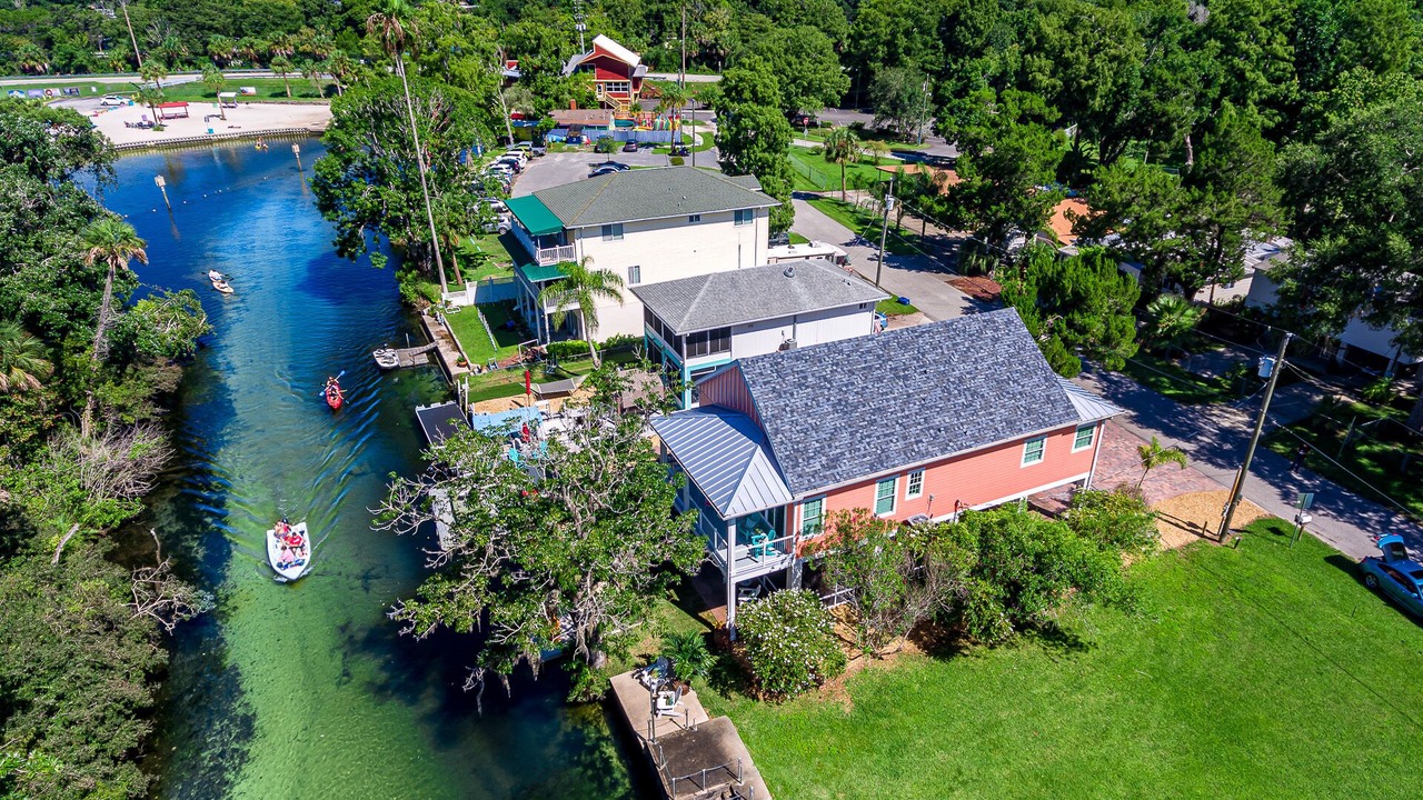 Photo of Outdoor in Weeki Wachee Gardens