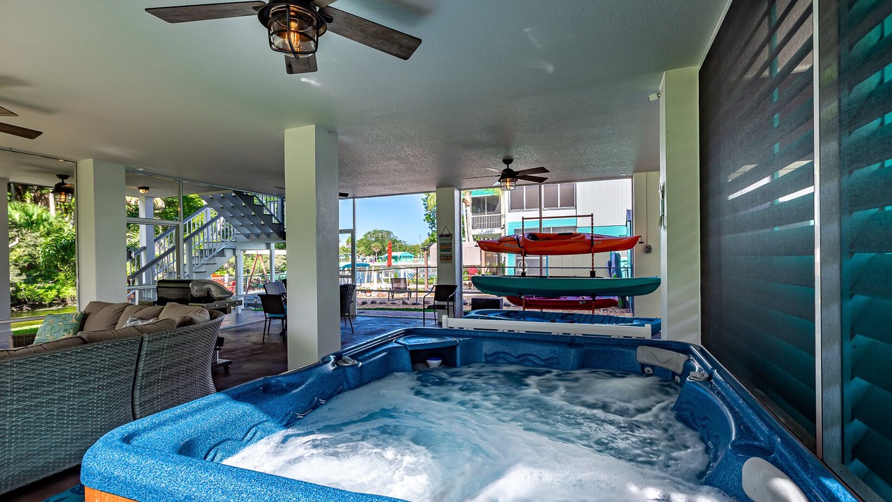Photo of Patio Balcony in Weeki Wachee Gardens