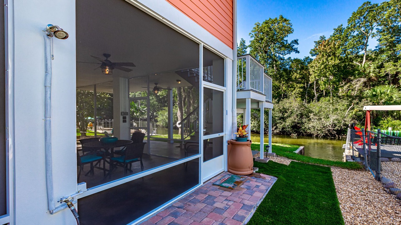 Photo of Patio Balcony in Weeki Wachee Gardens