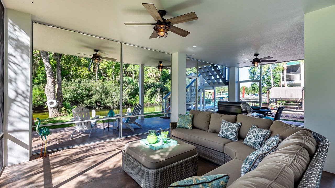 Photo of Livingroom in Weeki Wachee Gardens