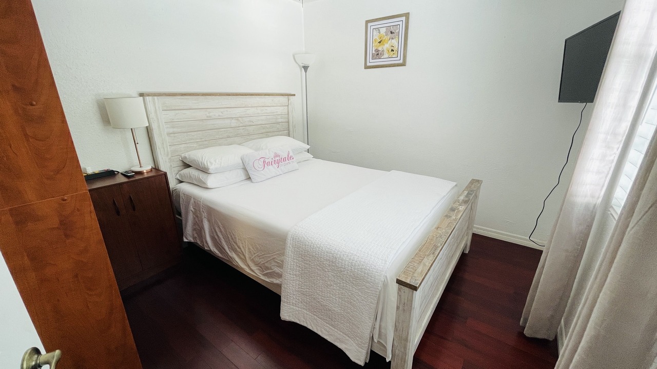 Photo of Bedroom in Auburndale