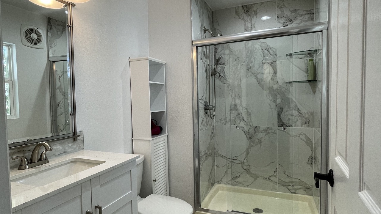 Photo of Bathroom in Auburndale