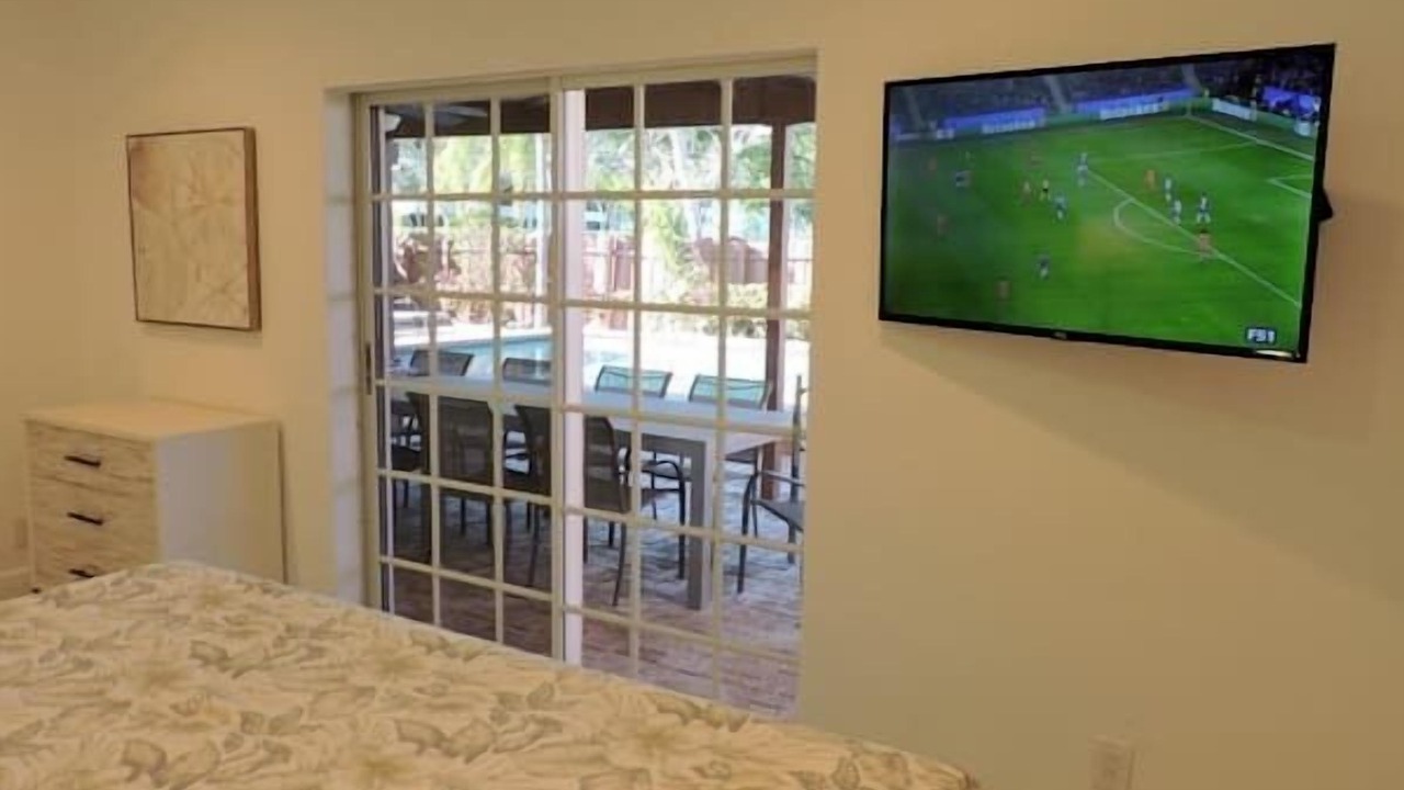Photo of Bedroom in Hollywood Lakes