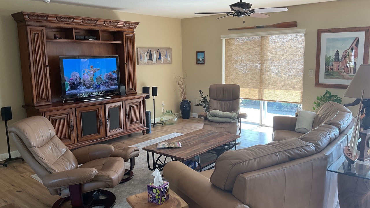 Photo of Livingroom in Edgewater