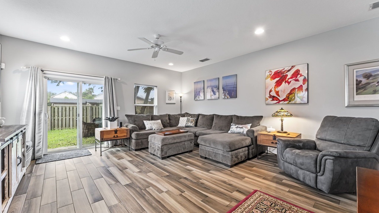 Photo of Livingroom in Jacksonville Beach