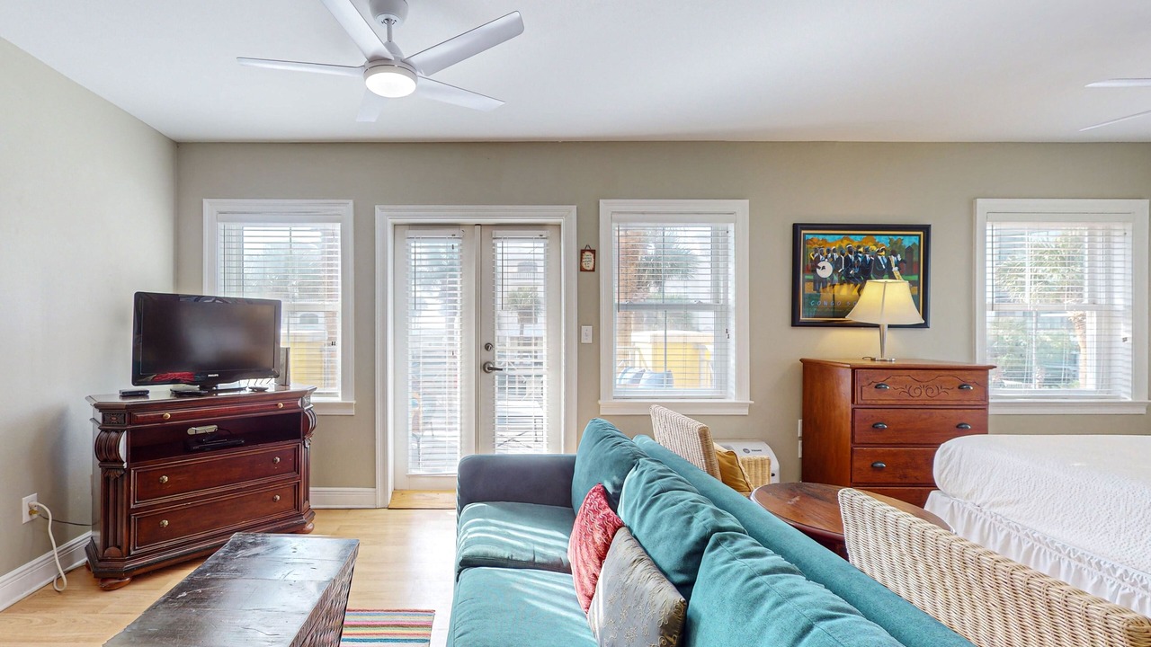 Photo of Livingroom in Gulf Place
