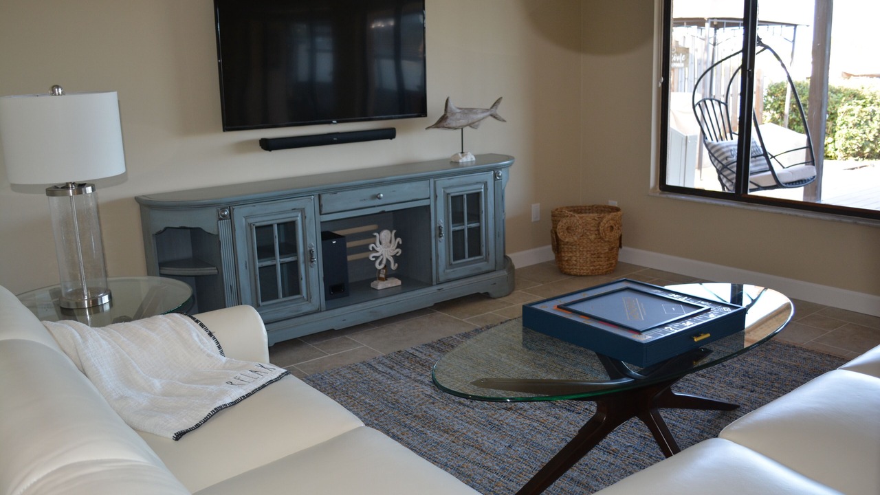 Photo of Livingroom in Edgewater