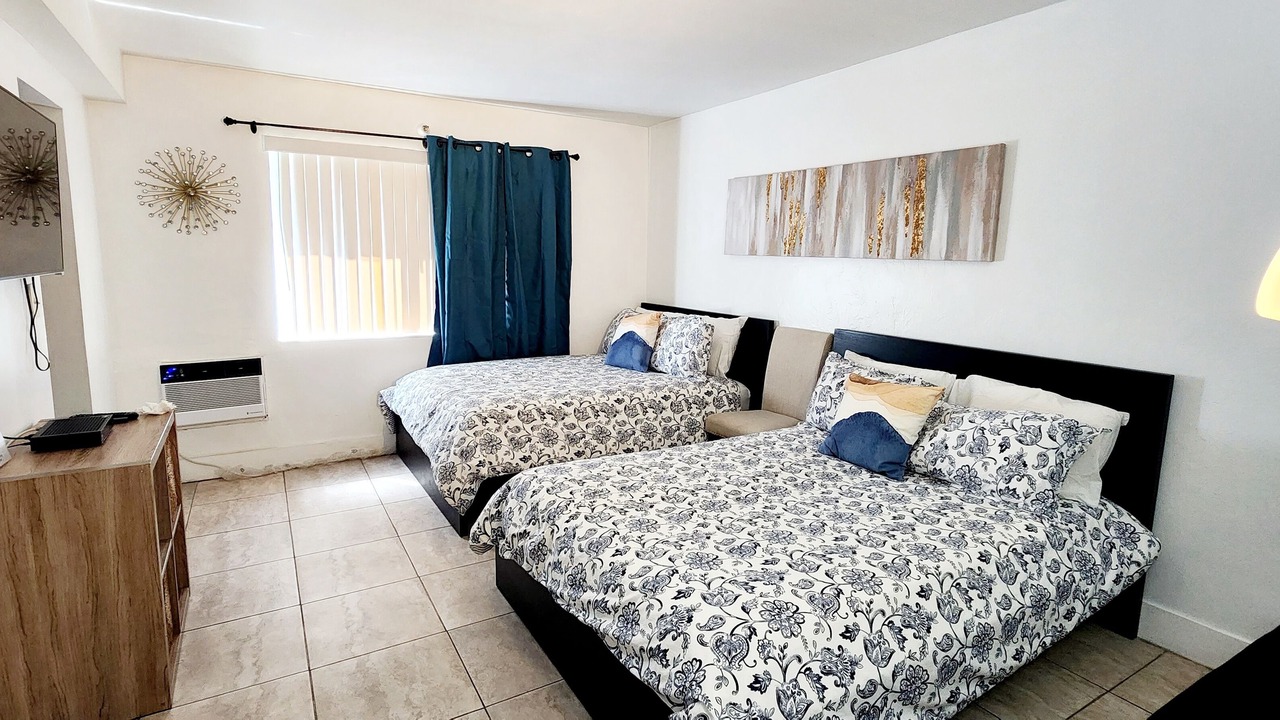 Photo of Bedroom in Royal Poinciana