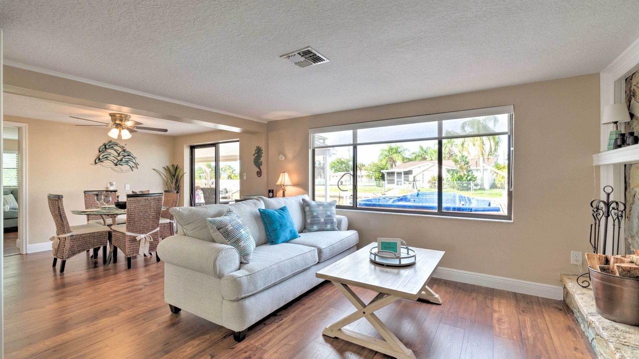 Photo of Livingroom in Hudson Beach Estates