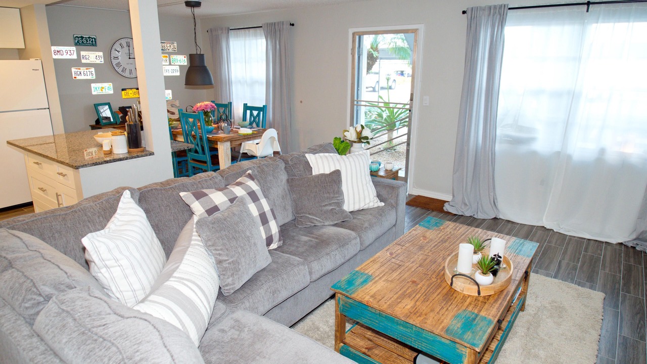 Photo of Livingroom in Cypress Lake