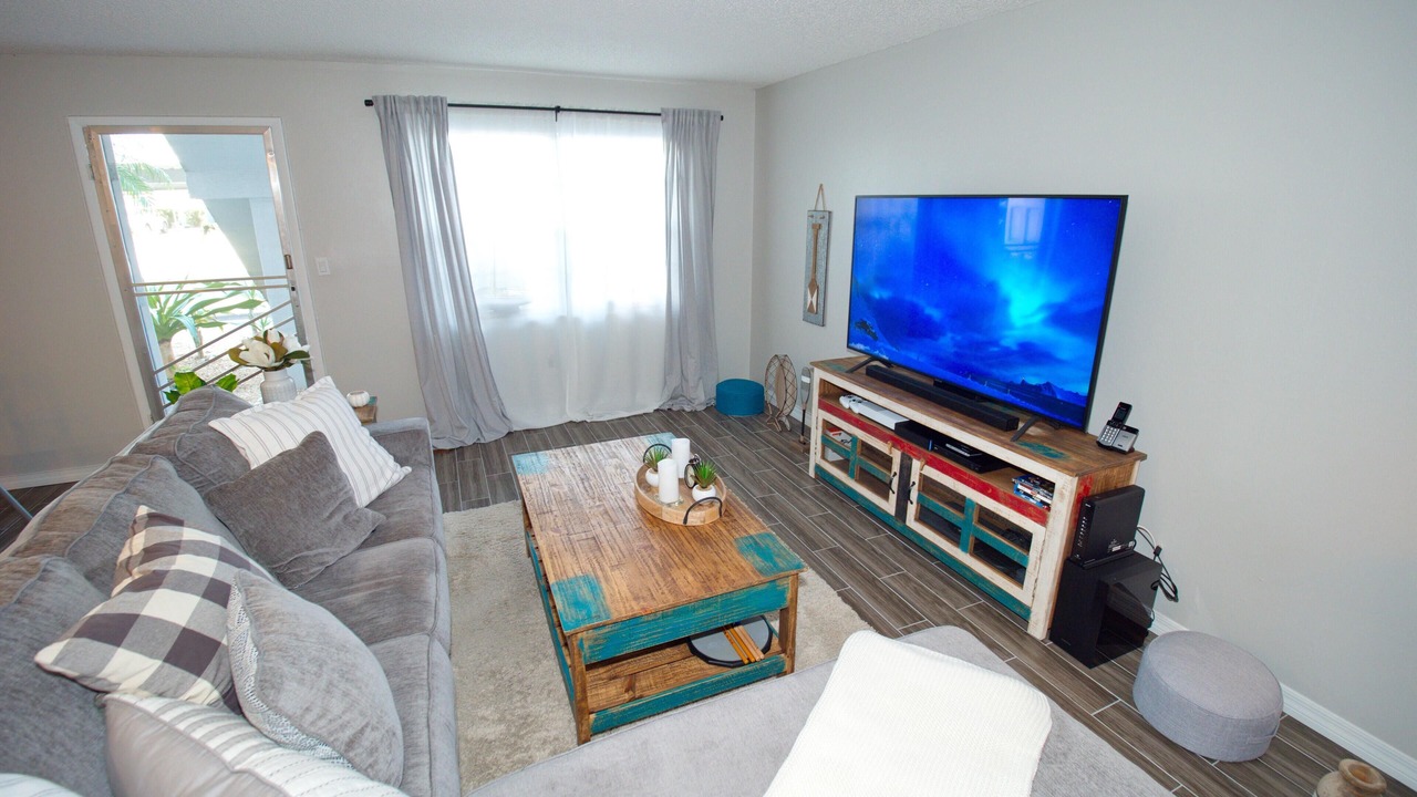 Photo of Livingroom in Cypress Lake