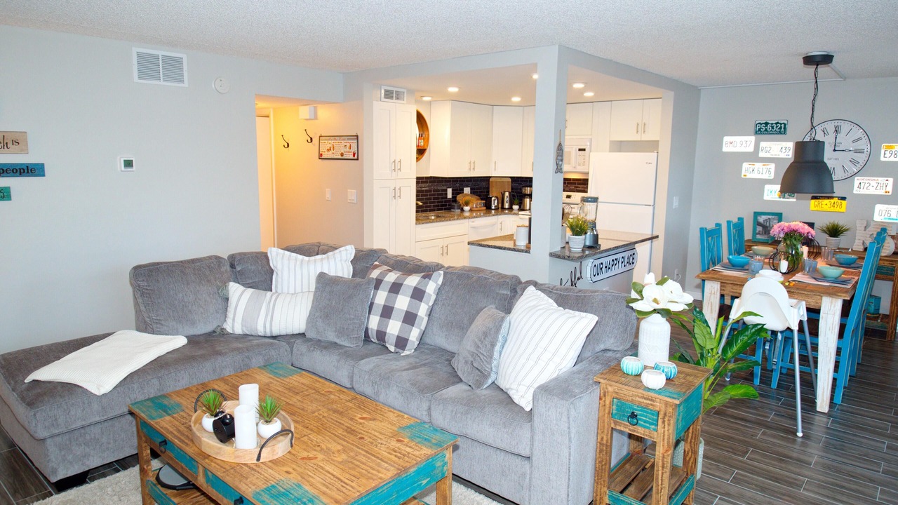 Photo of Livingroom in Cypress Lake