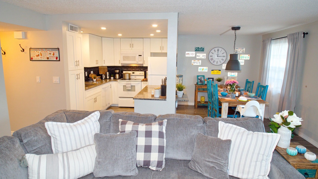 Photo of Livingroom in Cypress Lake