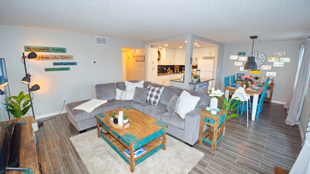 Photo of Livingroom in Cypress Lake