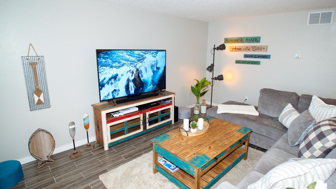 Photo of Livingroom in Cypress Lake