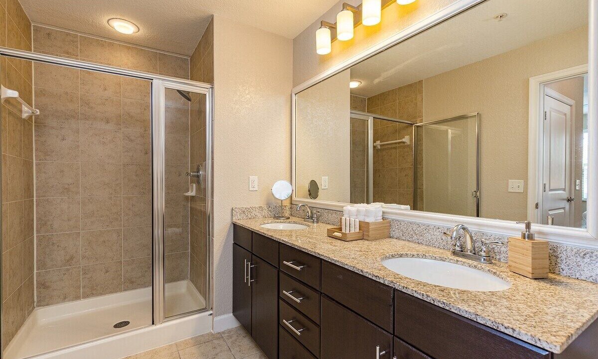 Photo of Bathroom in Carver City - Lincoln Gardens