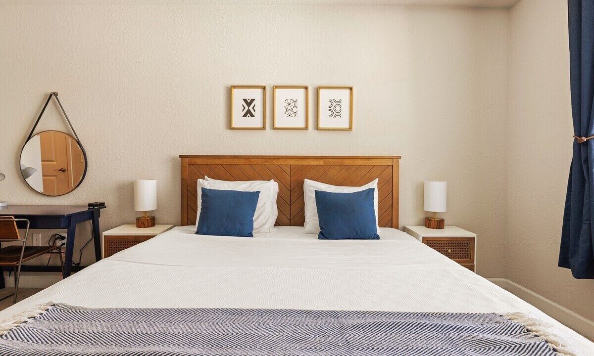 Photo of Bedroom in Carver City - Lincoln Gardens