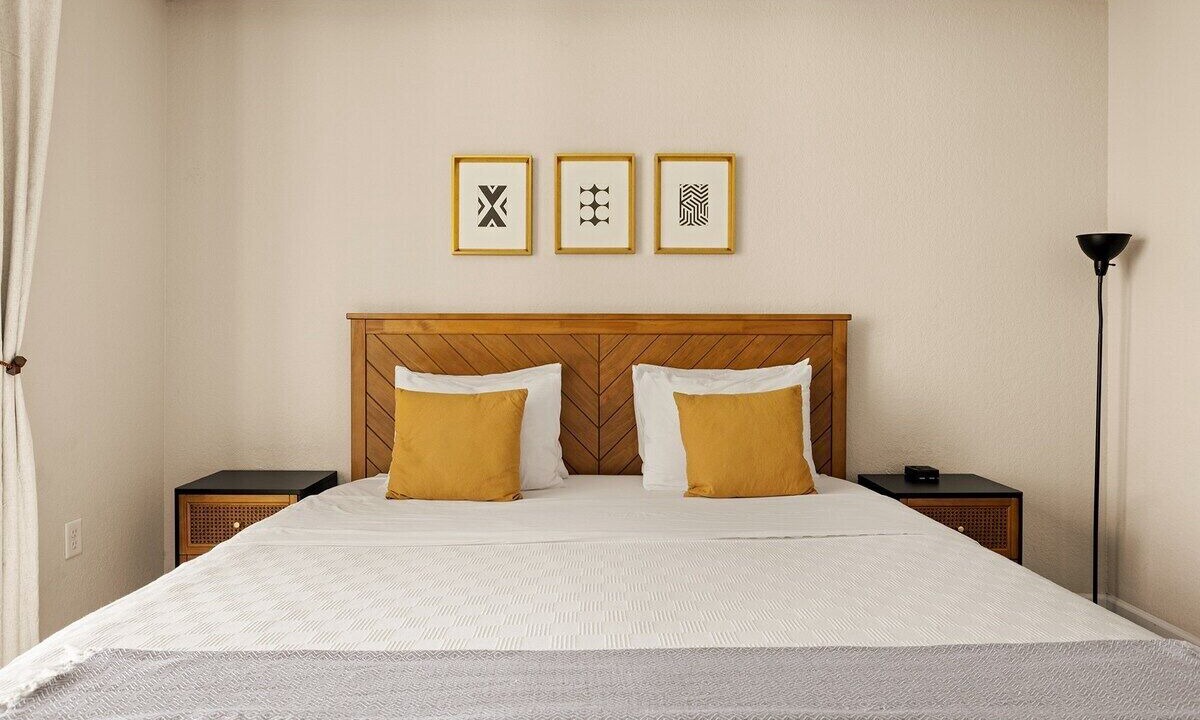 Photo of Bedroom in Carver City - Lincoln Gardens