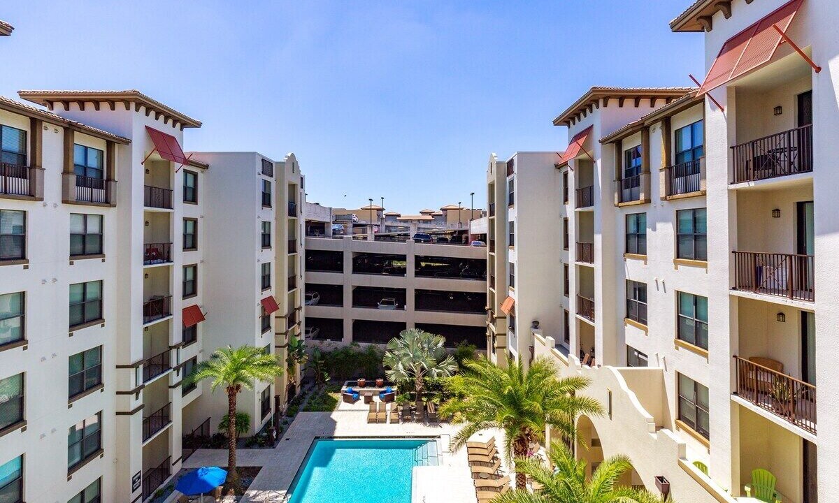 Photo of Outdoor in Carver City - Lincoln Gardens