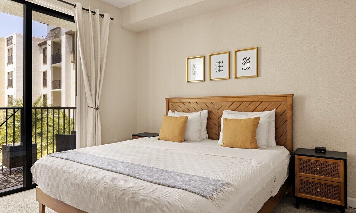 Photo of Bedroom in Carver City - Lincoln Gardens