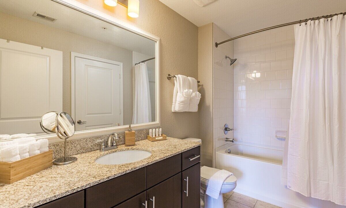 Photo of Bathroom in Carver City - Lincoln Gardens