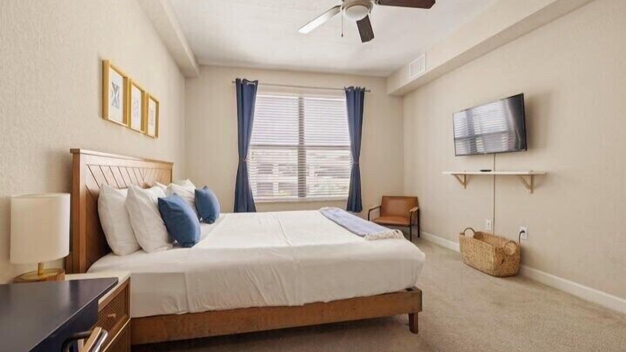 Photo of Bedroom in Carver City - Lincoln Gardens