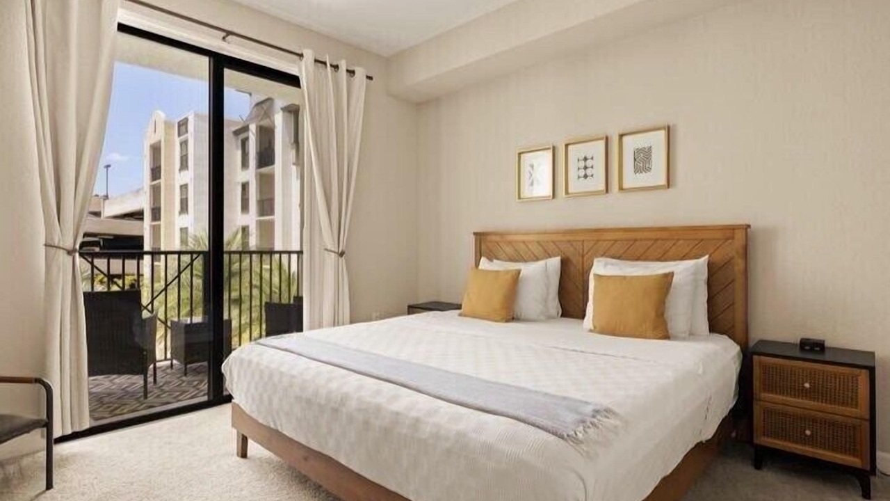 Photo of Bedroom in Carver City - Lincoln Gardens