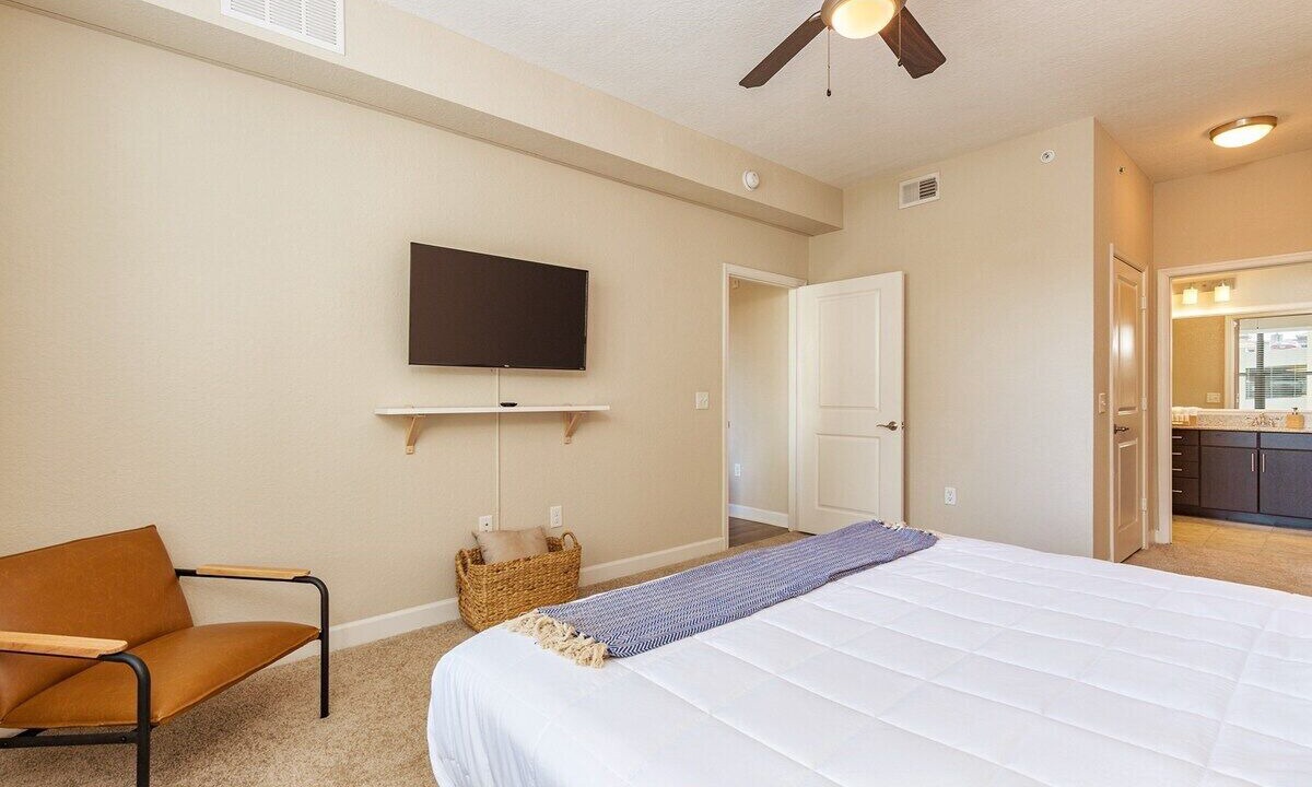 Photo of Bedroom in Carver City - Lincoln Gardens