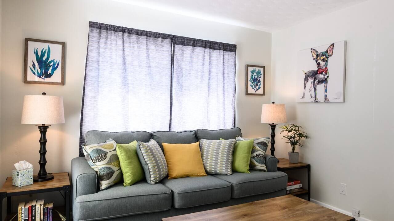 Photo of Livingroom in Lake Ridge
