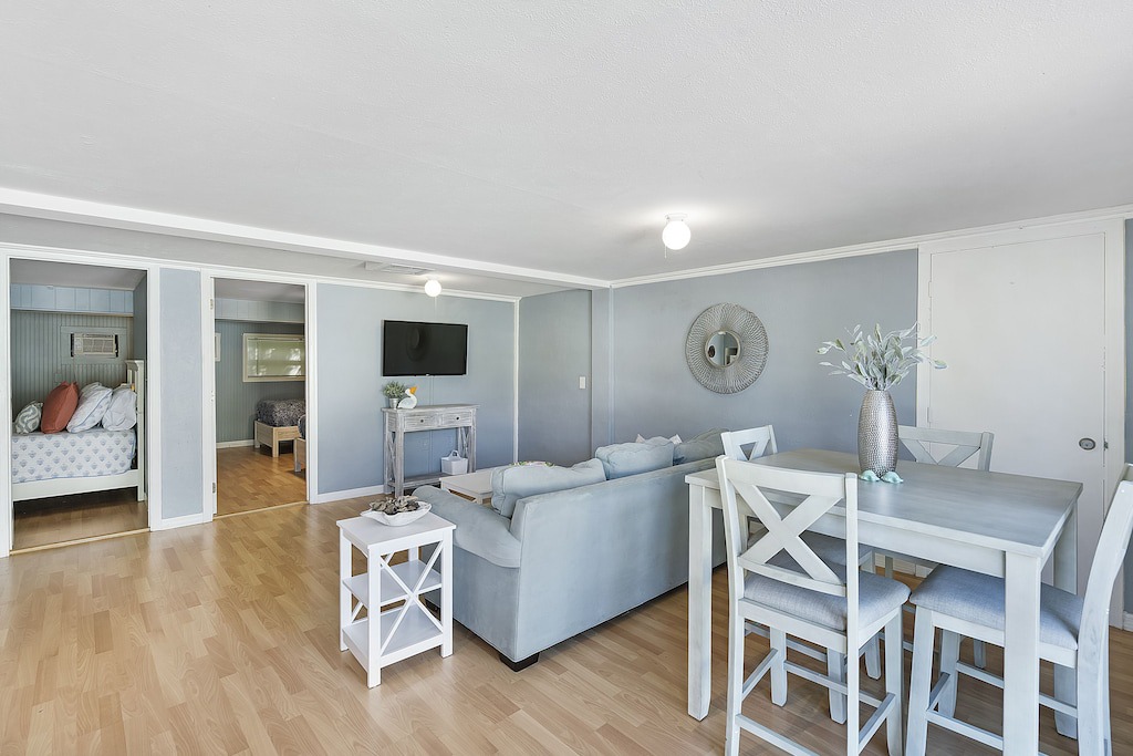 Photo of Livingroom in Mid Island