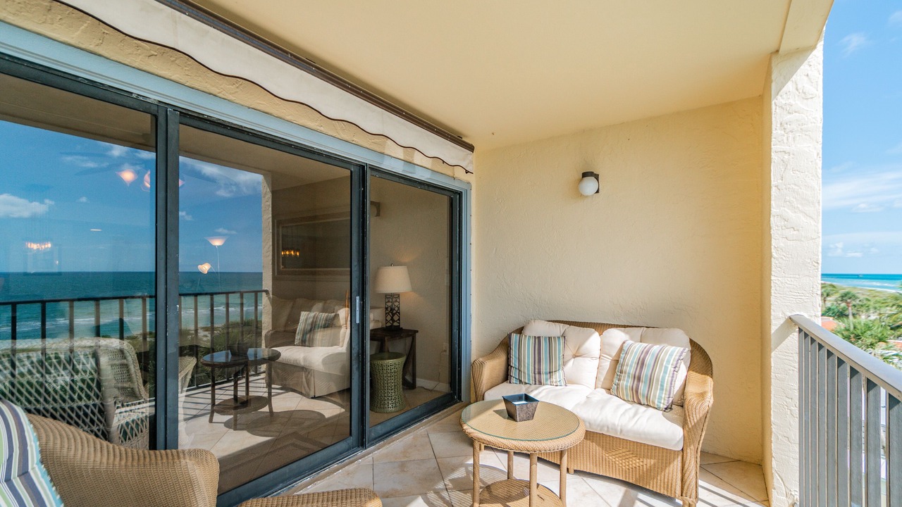 Photo of Livingroom in Golden Beach