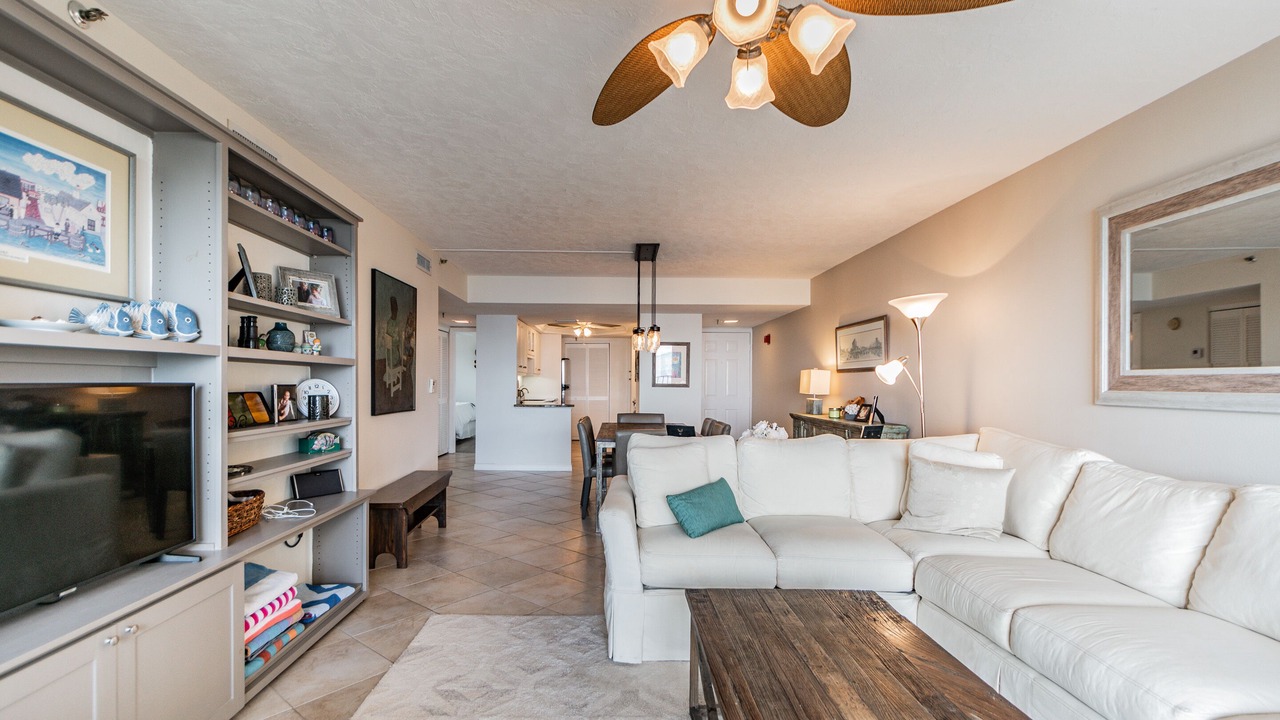 Photo of Livingroom in Golden Beach