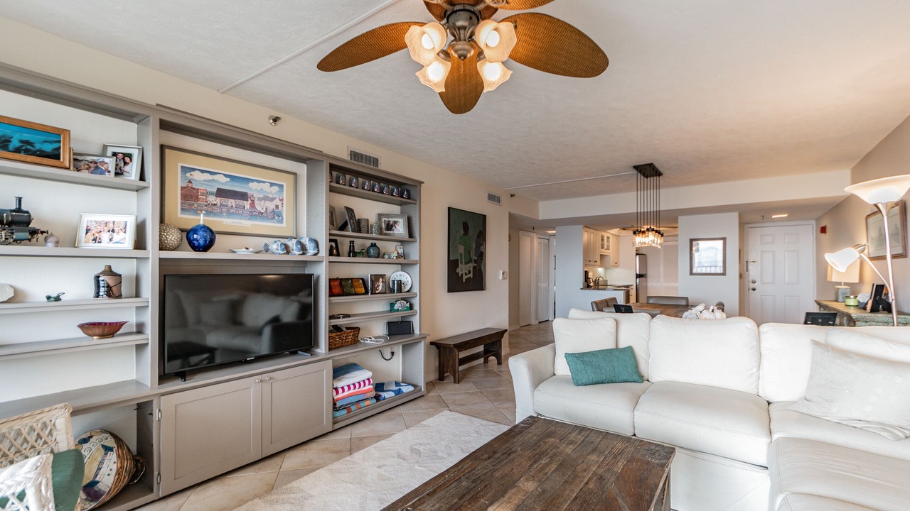 Photo of Livingroom in Golden Beach