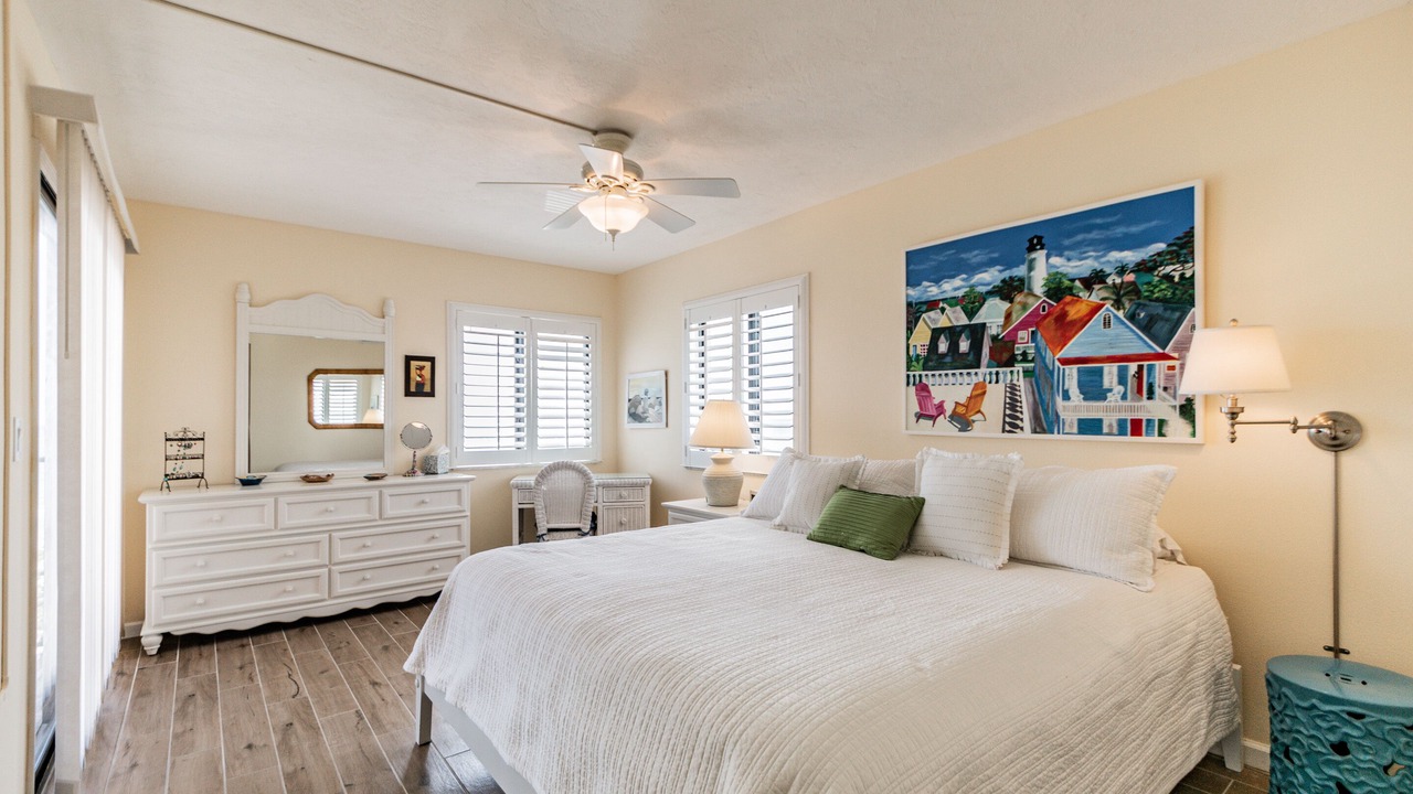 Photo of Bedroom in Golden Beach
